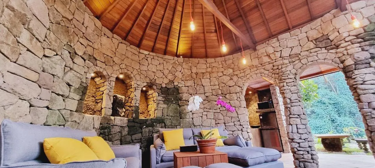 Вилла Avalon Ubud Castle & Spa Индонезия